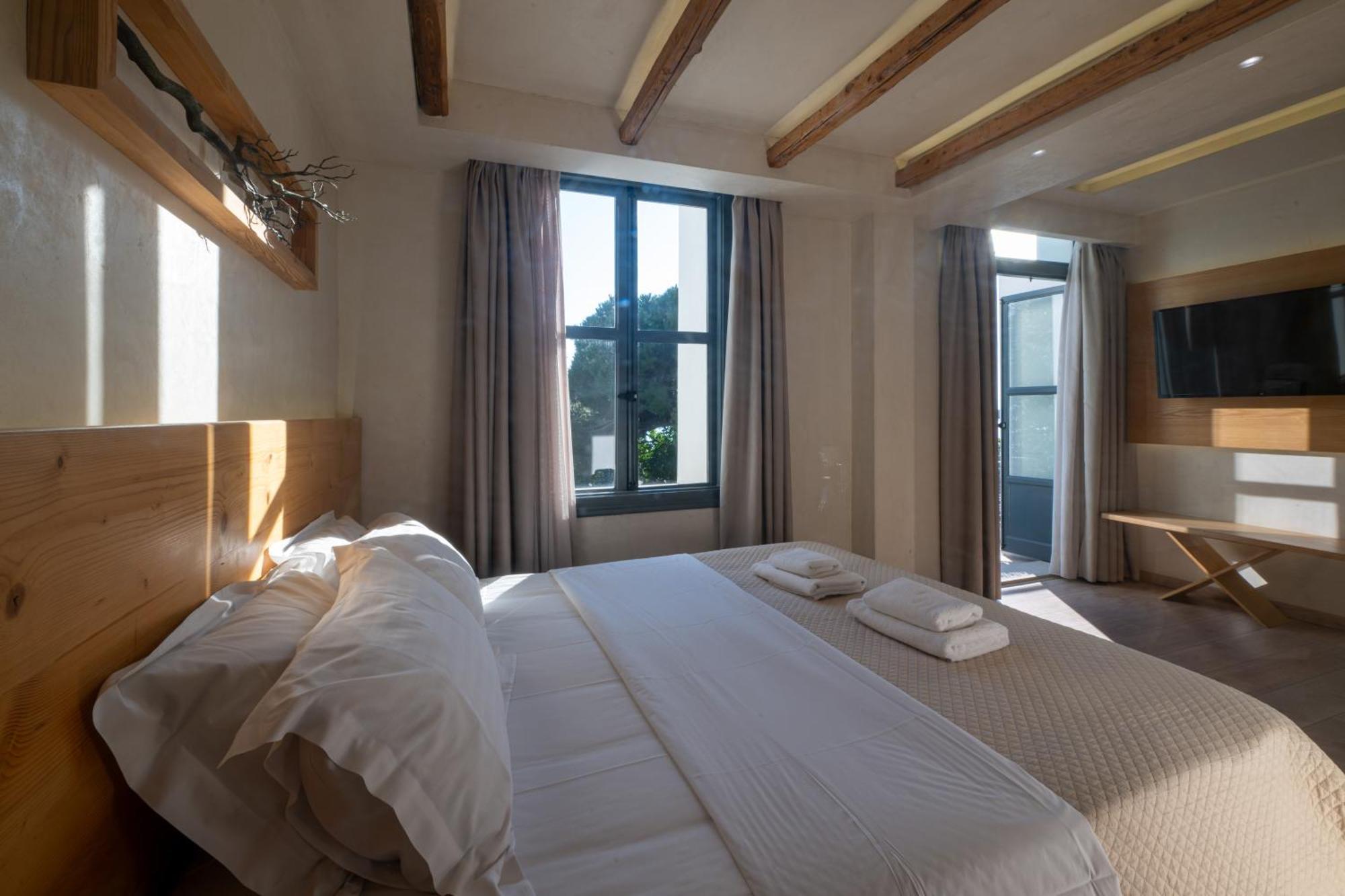 Panellinion Luxury Rooms Kalamata Exterior photo