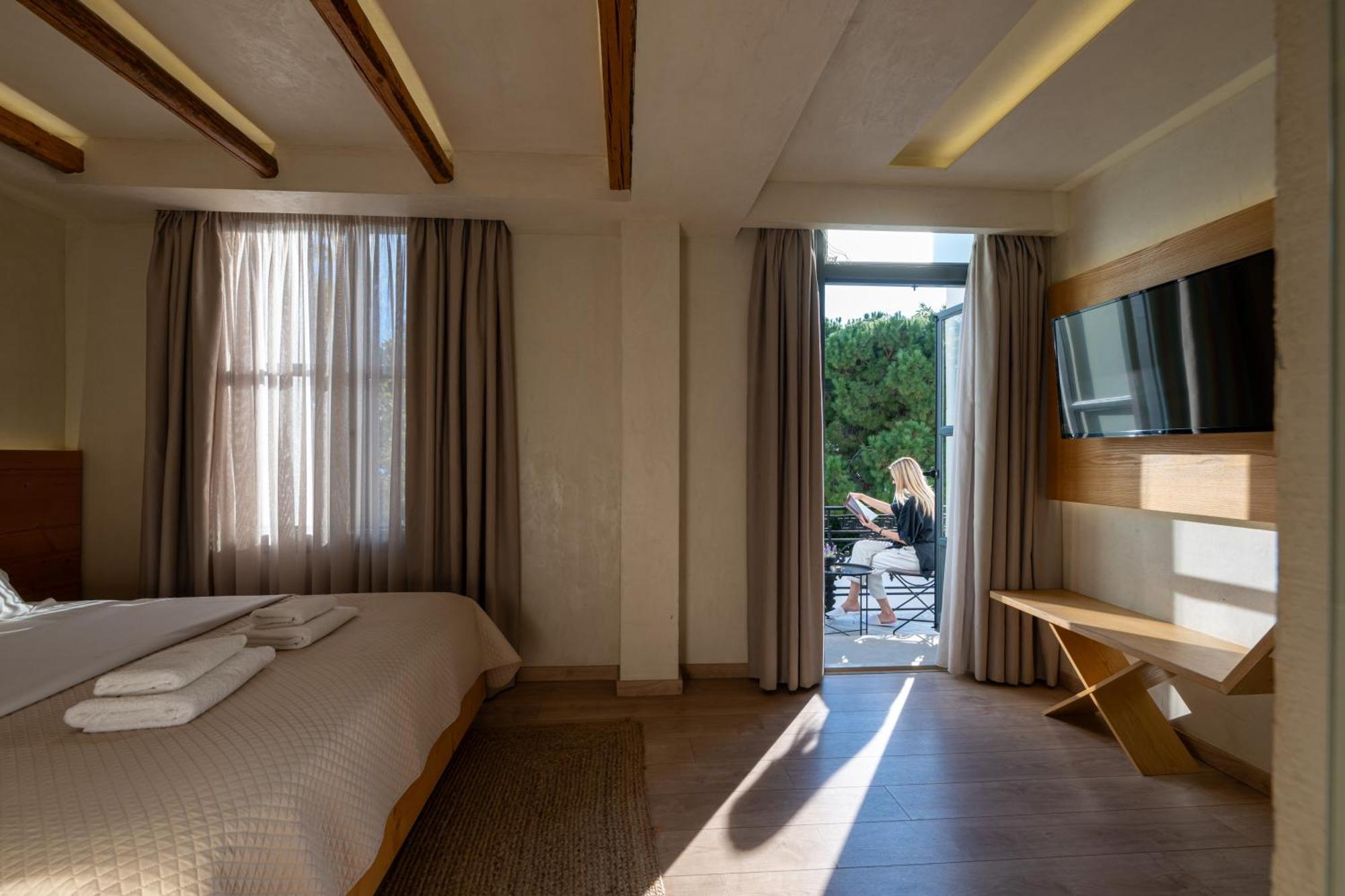 Panellinion Luxury Rooms Kalamata Exterior photo