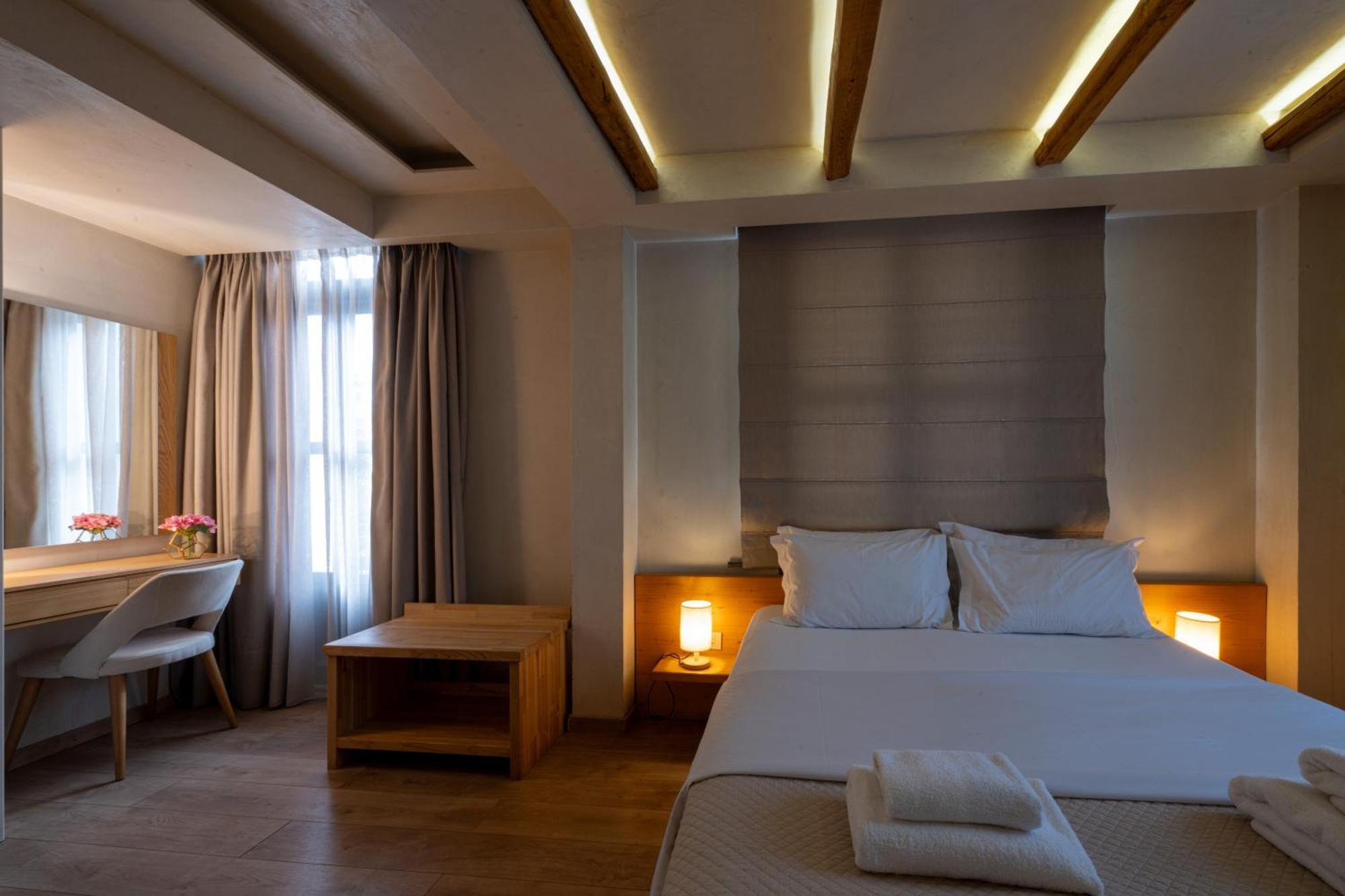 Panellinion Luxury Rooms Kalamata Exterior photo