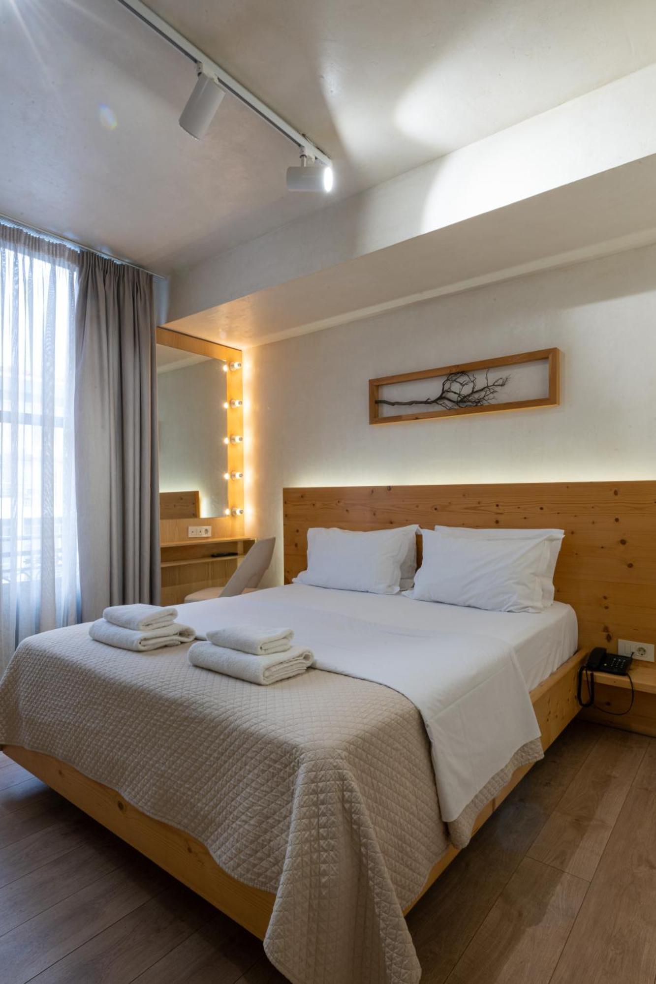 Panellinion Luxury Rooms Kalamata Exterior photo