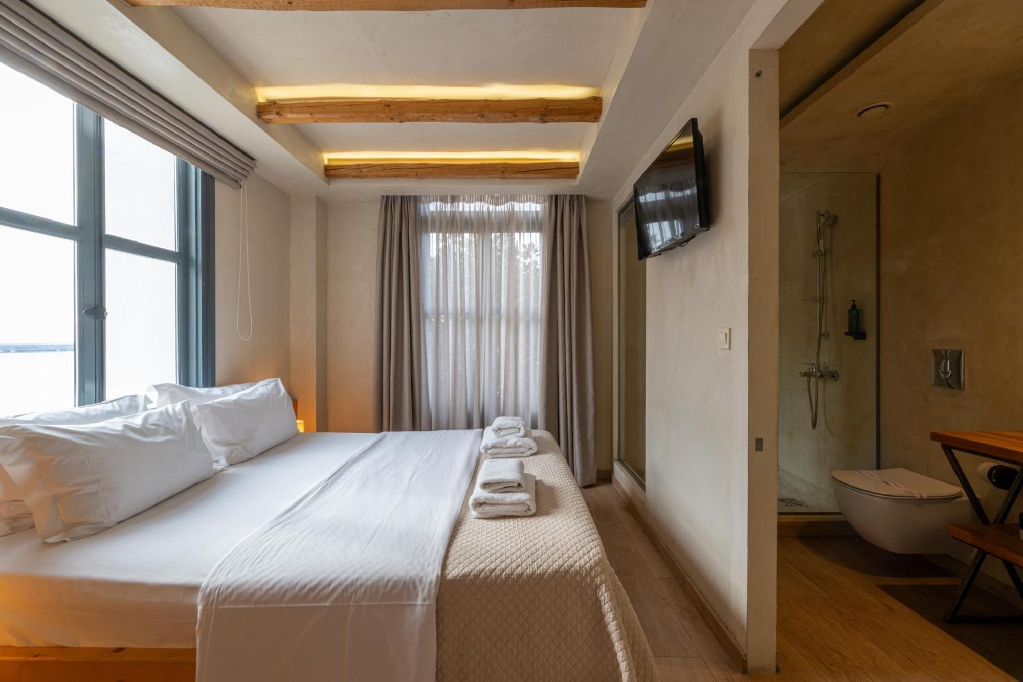 Panellinion Luxury Rooms Kalamata Exterior photo
