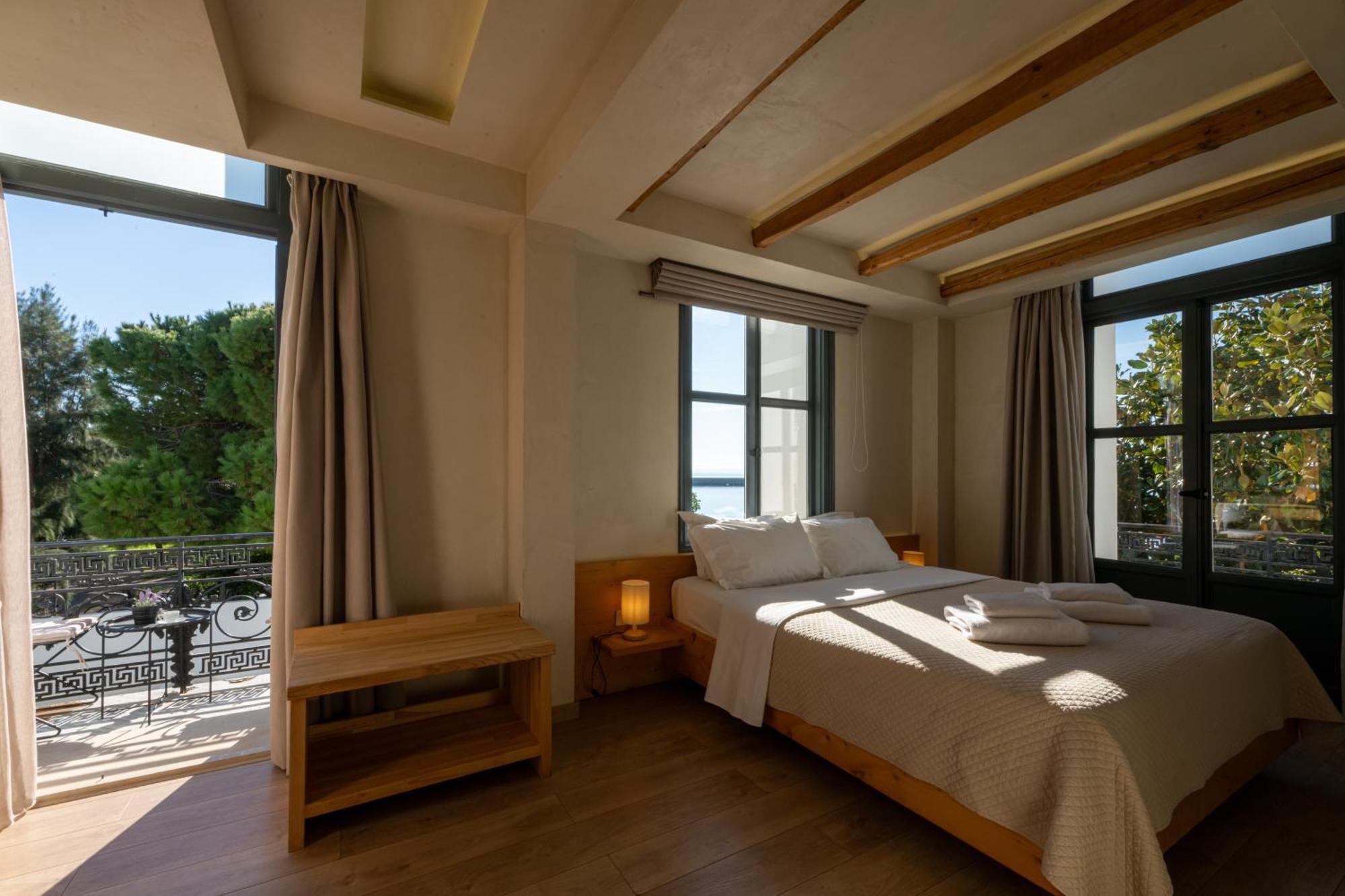 Panellinion Luxury Rooms Kalamata Exterior photo